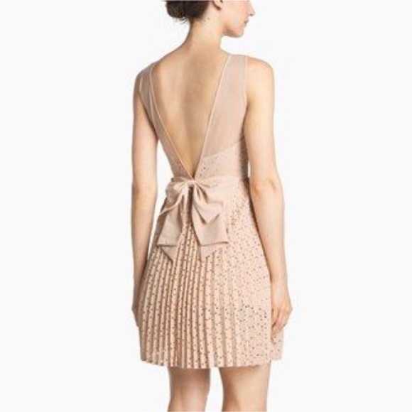 [6] LABEL BY FIVE TWELVE Dress Nude laser cut with bow - Picture 3 of 11